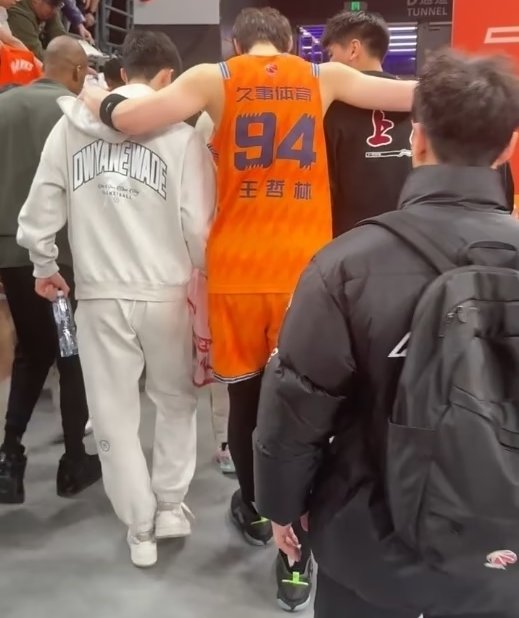 上海男篮以大比分击败江苏队