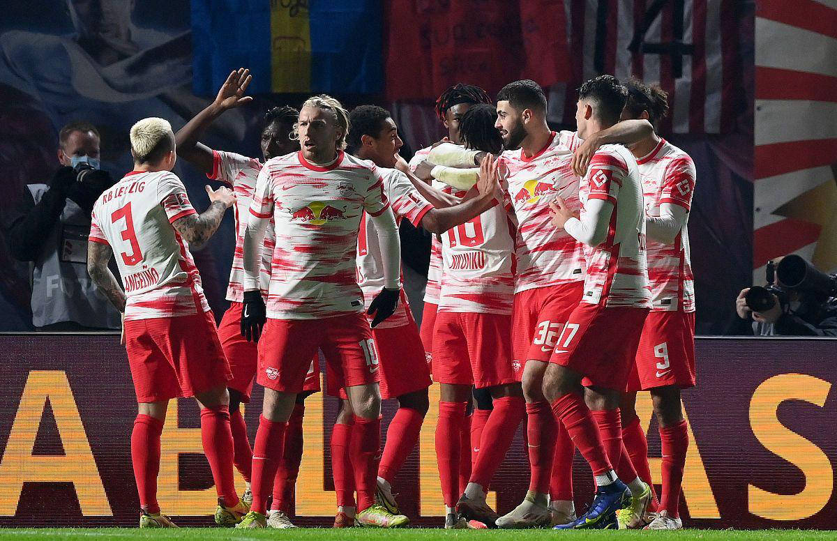 慕尼黑红牛队在洲际杯赛中取得胜利