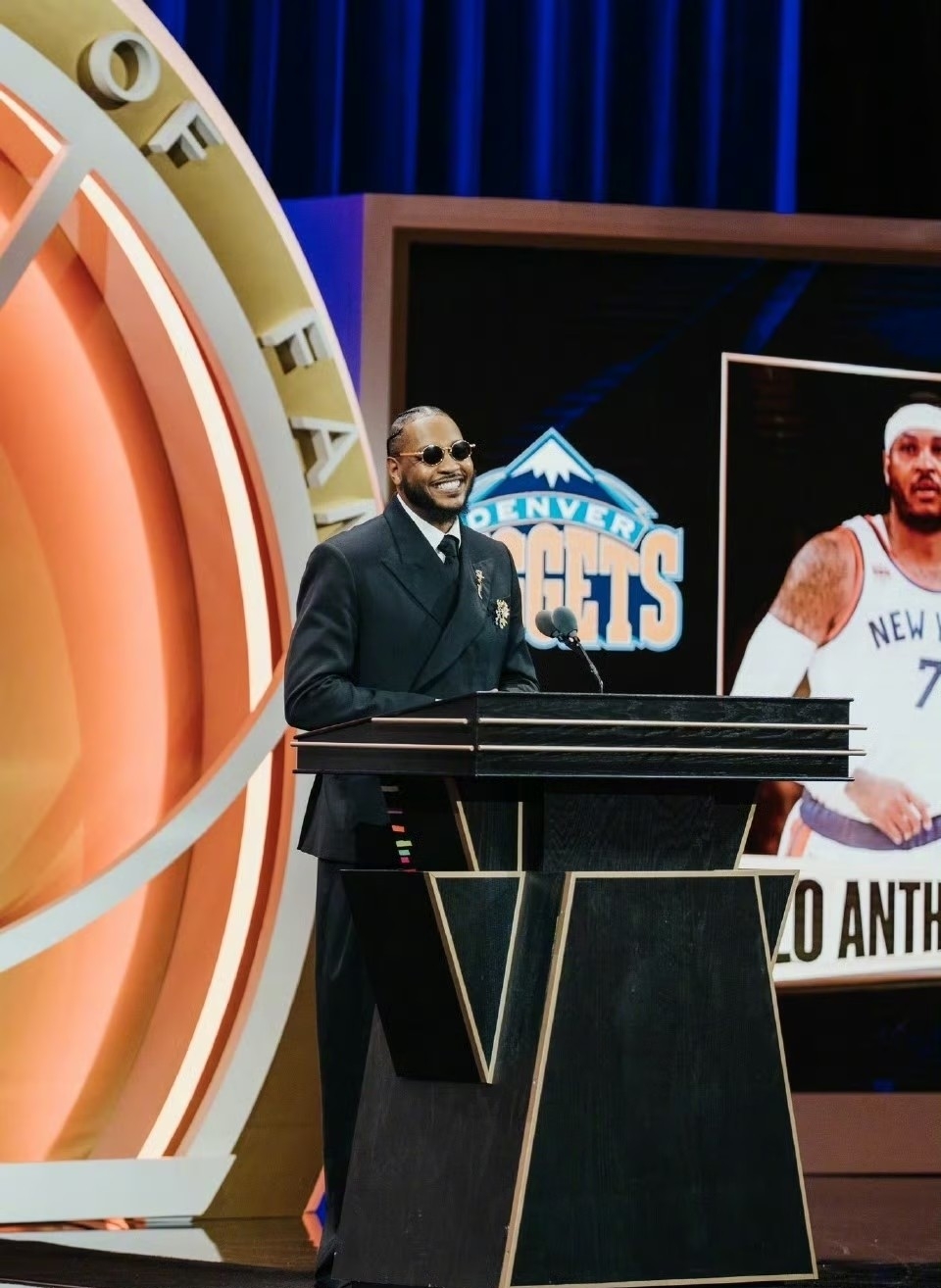 关于湖人队球员迎来个人婚礼，球队队友祝贺的信息